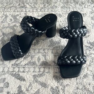NWOT Black braided sandal heals